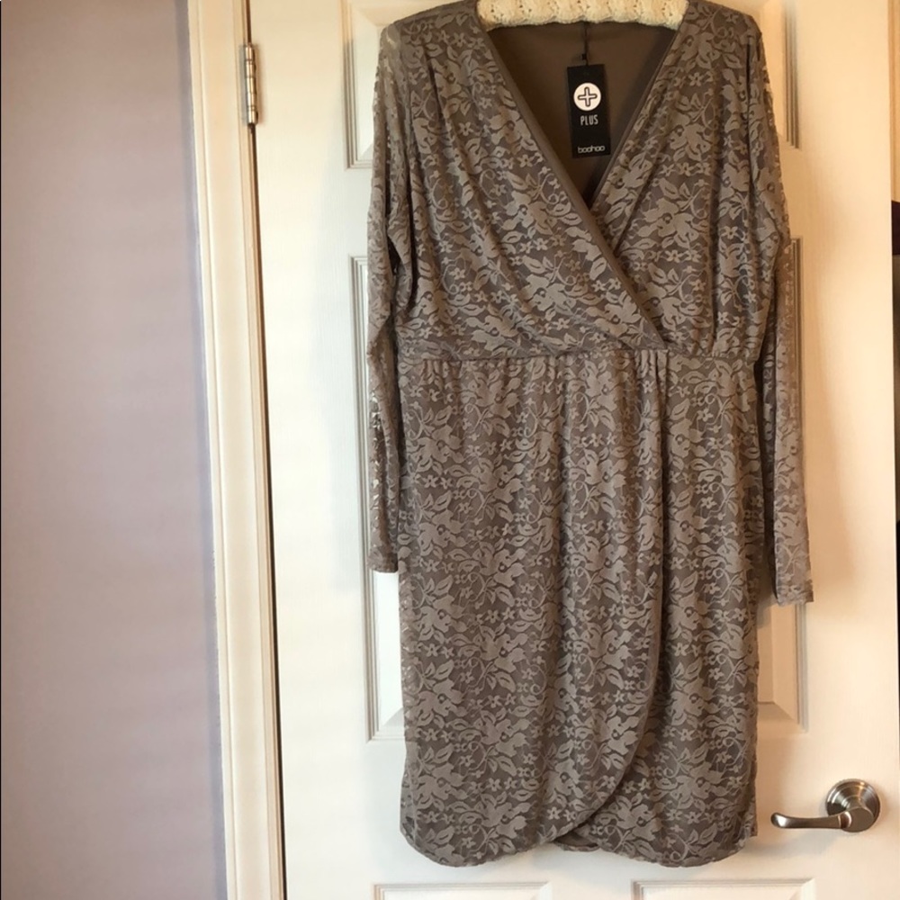 NWT plus BOOHOO wrap dress